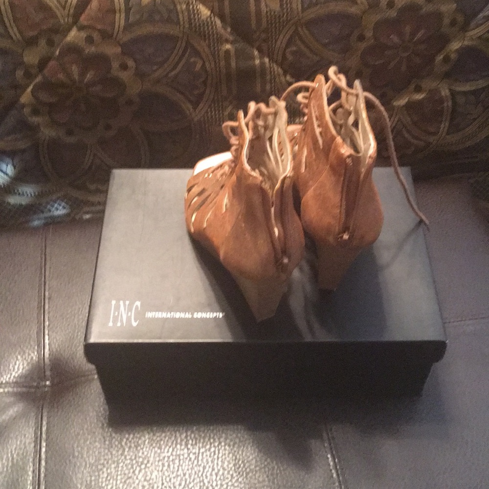 Shoes - Picture 4 of 6